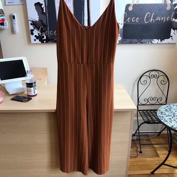 New trendy jumpsuit - Picture 1 of 7